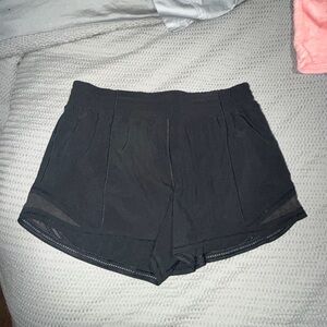 Hotty Hot High-Rise Lined Short *Lace Trim